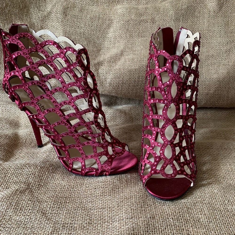 Zigi Soho Duran caged heel wine color